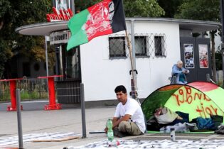 Bild für پذیرش دو نماینده طالبان درآلمان؛ اعتصاب غذایی فعال مدنی افغان دربن