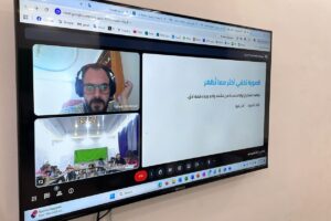 خالد العبود يتواصل مع المشاركين عبر الانترنيت