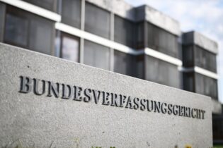 Bild für المحكمة الدستورية الاتحادية: لا احتجاز قبل الترحيل من دون قرار قضائي