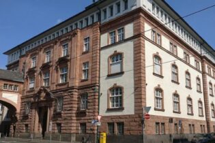 Bild für دادگاه دارمشتات استخدام قاضی با روسری را رد کرد