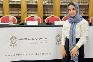 Bild für چگونه زنان افغانستان، از سال ۲۰۲۱، اعتراض را به ابزار بقا و مقاومت بدل کردند