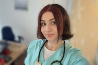 Bild für رحلة طبيبة سورية في ألمانيا بين الوعود المهنية والواقع البيروقراطي