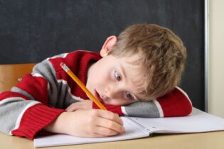 Bild für والدین چگونه می‌توانند تکالیف روزانه را به تجربه‌ای مثبت تبدیل کنند؟