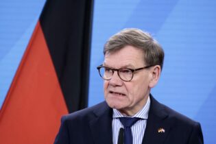 Bild für آلمان مشارکت نظامی در تنگه هرمز را رد کرد و بر راه‌حل دیپلماتیک تأکید کرد